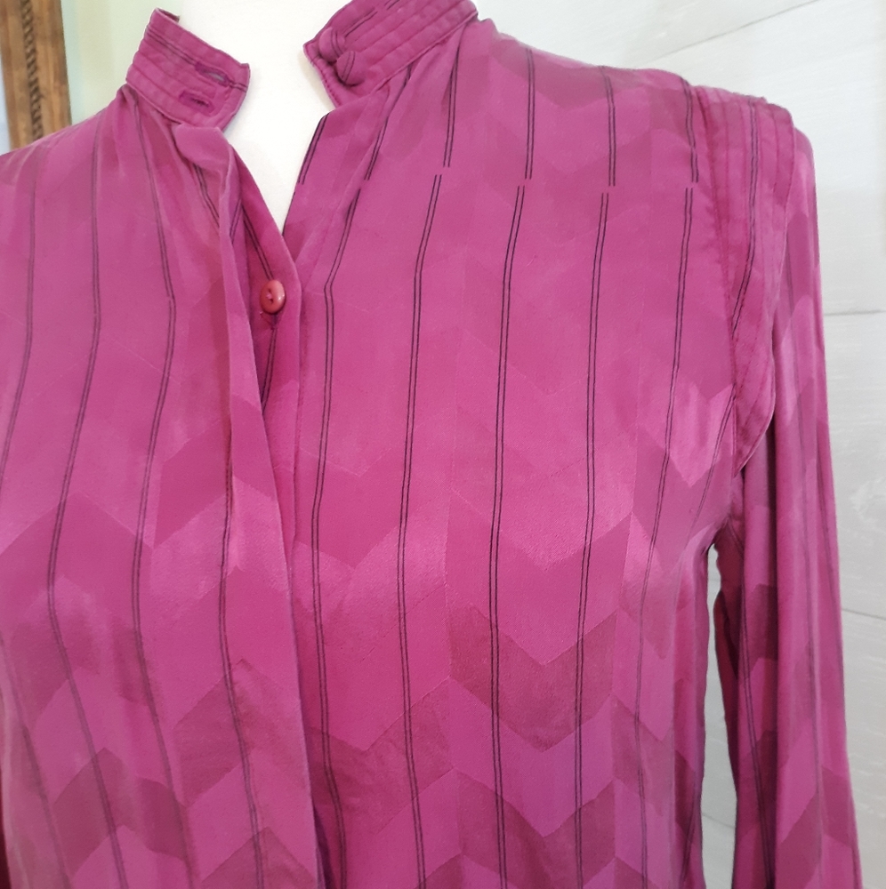 Mary McFadden silk chevron button down top sz 4 *K - Picture 3 of 6